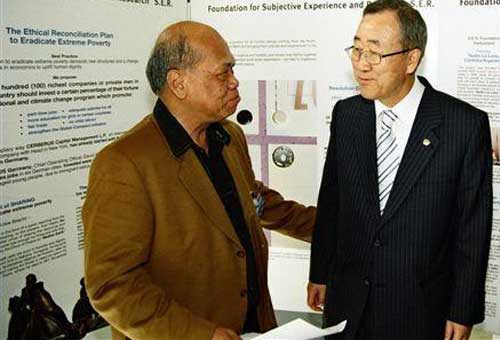 Romulo V. Tajon mit Generalsekretär Ban Kimoon